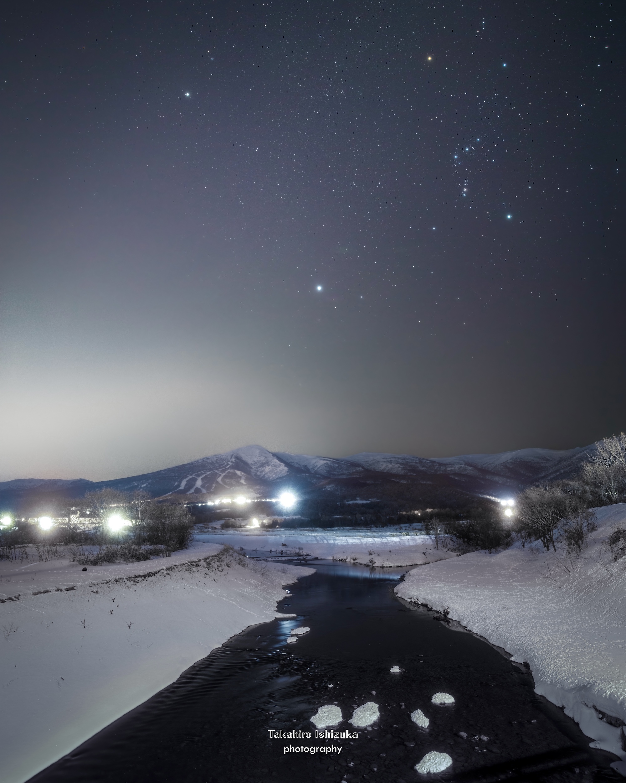 岩内岳とオリオン座  /  Orion and Mt.Iwanai